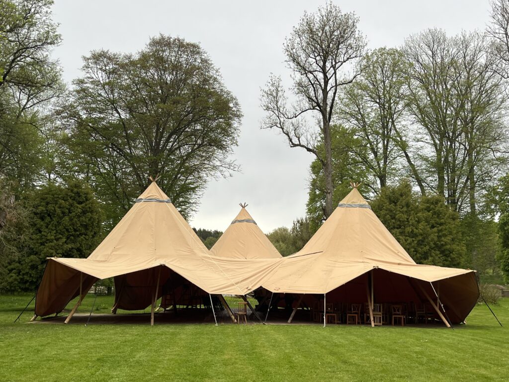 Riesenhut Tipi 3er Verbund